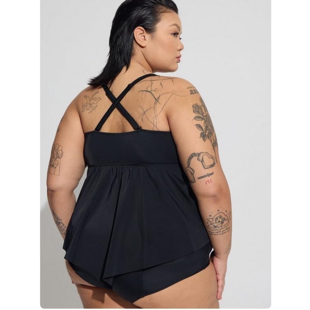 Torrid 4 Wireless V-Neck Tankini swimsuit top - Picture 2 of 8